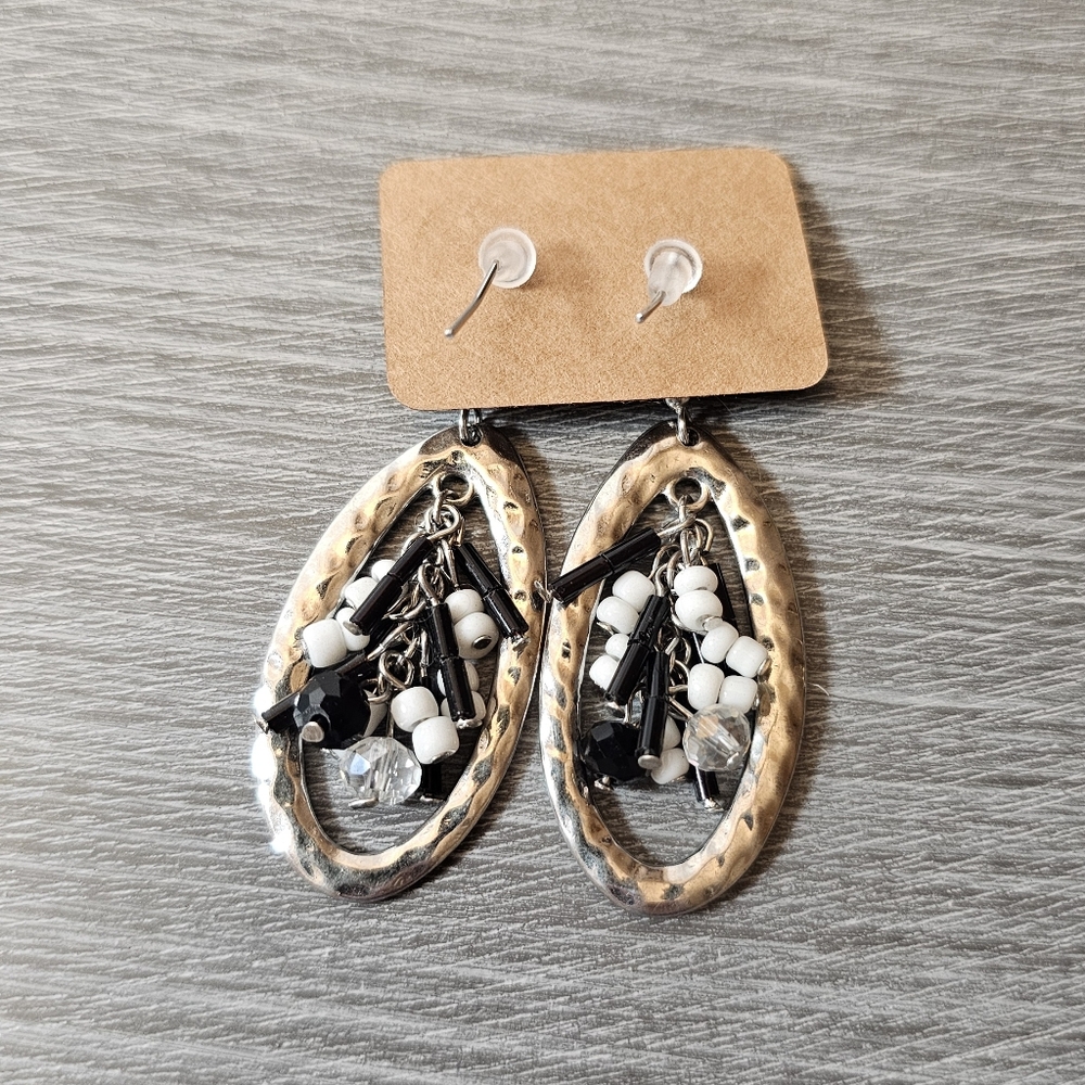 Elegant Black and White Beaded Earrings - Picture 2 of 3